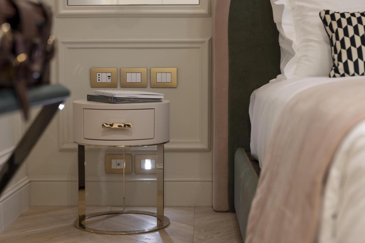Hotel La Gemma Флоренция Екстериор снимка A bedside table